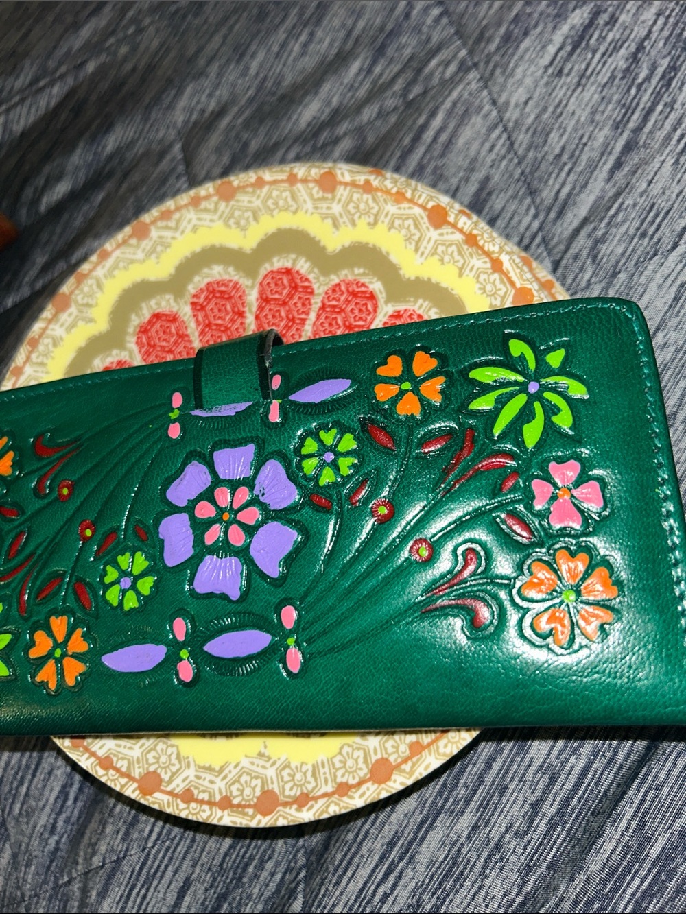 New green leather Hand-Painted Floral Green Wallet - Picture 6 of 16